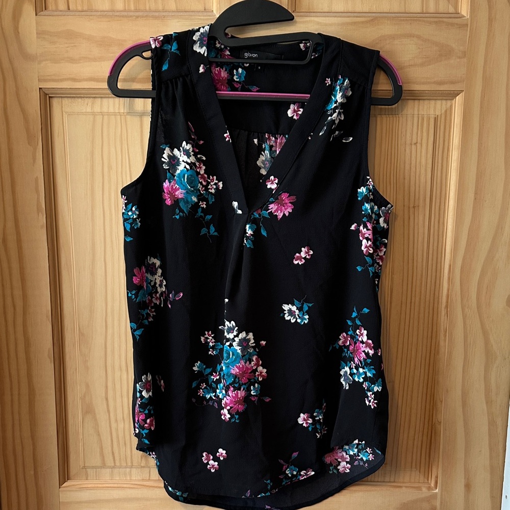 Gibson Black Floral Sleeveless Blouse